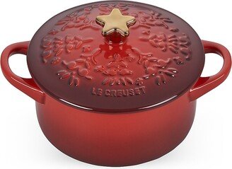 Noël Stoneware 24 Oz. Mini Cocotte with Star Knob