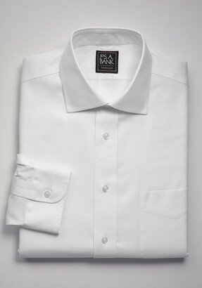 Men's Traveler Collection Traditional Fit Spread Collar Dress Shirt