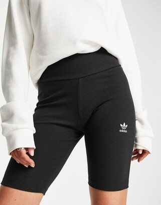 essential legging shorts in black