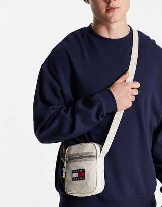 flag logo cross body reporter bag in cream