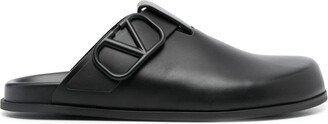 VLogo leather tonal slippers