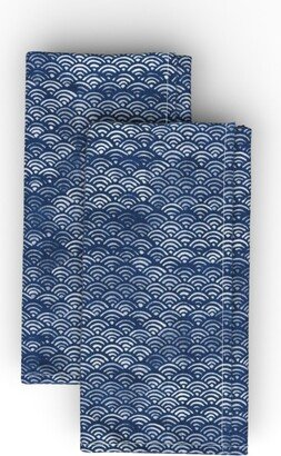 Cloth Napkins: Scalloped Ocean Waves Cloth Napkin, Longleaf Sateen Grand, Blue
