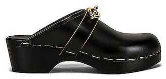 Le Maillon Clogs in Black