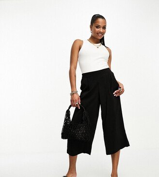 Vero Moda Petite culotte pants in black