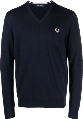 crest-motif V-neck sweater