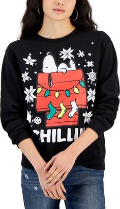 Love Tribe Juniors' Christmas Snoopy Chillin' Snowflake Graphic Sweatshirt