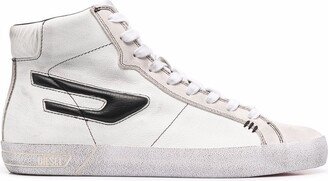 Logo-Patch Hi-Top Sneakers