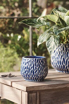 Terrain,4 needs inches mark in display name White Ridges Ceramic Planter, 4