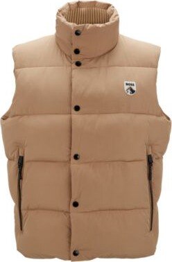 Water-repellent padded gilet with mountain logo badge