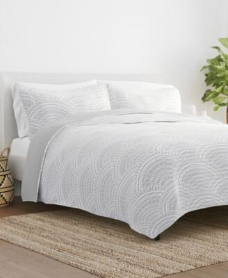 All Season Scallop Reversible Quilt Set Collection