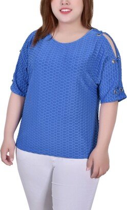 Plus Size Short Sleeve Honeycomb Textured Grommet Top