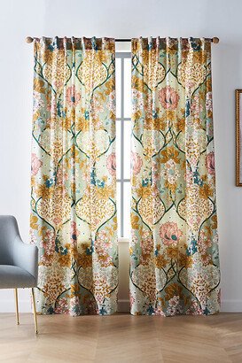 Besiana Curtain