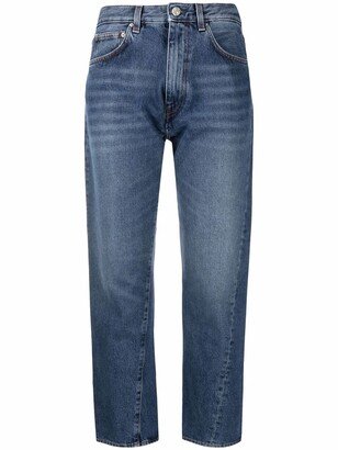 Straight-Legged Cropped Jeans