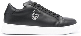 Skull-plaque low-top sneakers