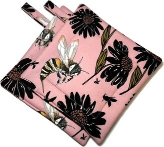 Quilted Pot Holders Set Of 2 Bees Pollinating Flowers Pink Alexander Henry