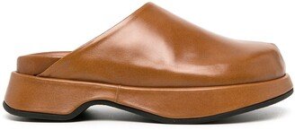 Hyggle leather clogs