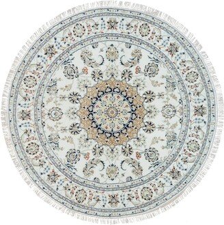 Shahbanu Rugs Powder White Nain with Center Medallion Flower Design 250 KPSI Wool Hand Knotted Round Oriental Rug