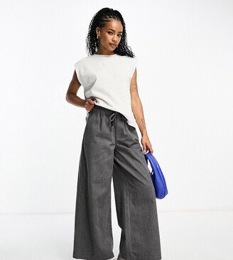 Petite clean pull-on wide leg pants in gray