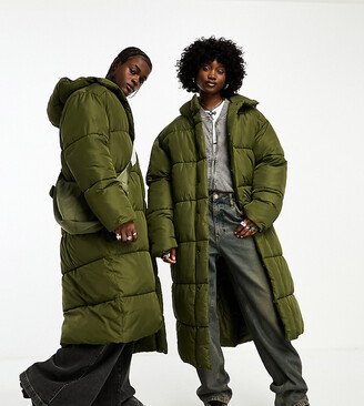 Unisex maxi puffer jacket with hood in dark green