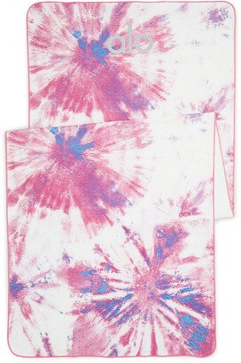 Tie-Dye Grounded No-Slip Towel in Pink Tie Dye |