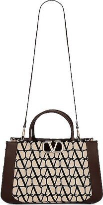 Medium V Logo Signature Tote Bag in Brown