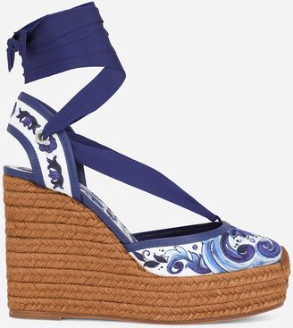 Rope-soled wedges in printed brocade fabric