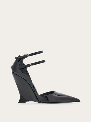 Woman Pump with wedge heel Black