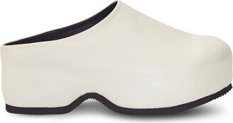 Forma flatform clogs