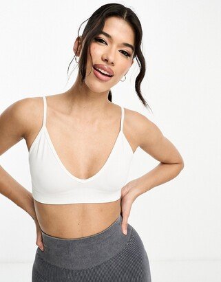 Icon seamless active intimate light support sports bra in white