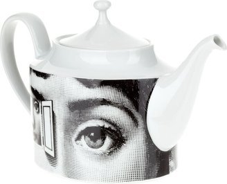 Porcelain tea pot