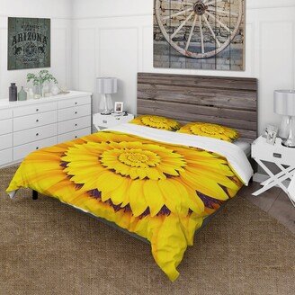 Designart 'Sunflower Infinity Spiral I' Traditional Duvet Cover Set