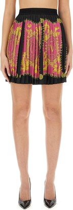 Pleated V-emblem Chain Mini Skirt