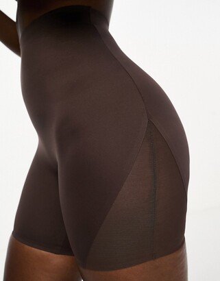 Contouring medium control short with mesh in brown