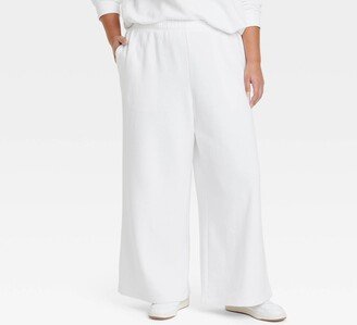 Women' High-Rie Wide Leg Sweatpant - Univeral Thread™ White 3X