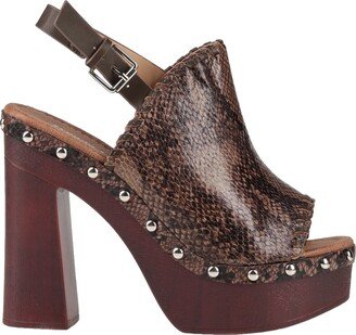 TRENDY TOO Mules & Clogs Brown