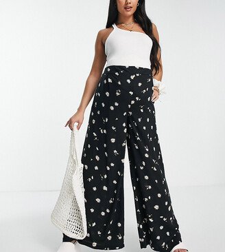 New Look Maternity wide leg pants in black ditsy floral