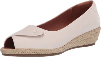 Gentle Souls by Kenneth Cole Women's Demi-Wedge