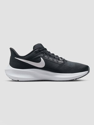 Pegasus 39 - Black/White-Dk Smoke Grey