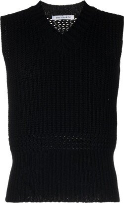 sleeveless V-neck jumper