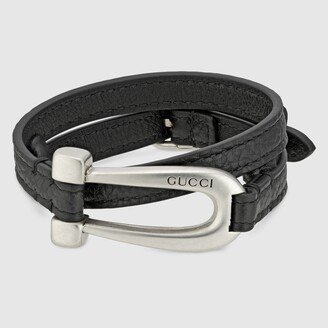 Double leather bracelet with stirrup