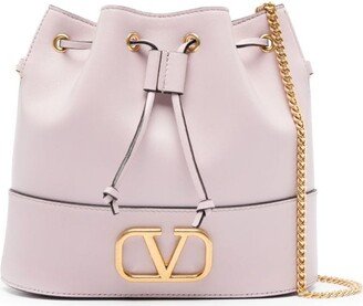 VLogo Signature leather bucket bag