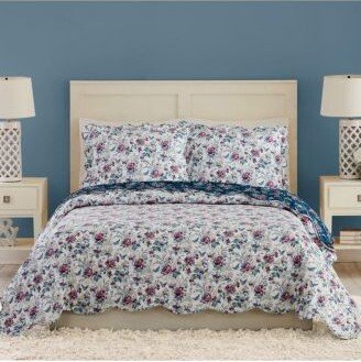 Rose Toile Scallop Quilt Sets