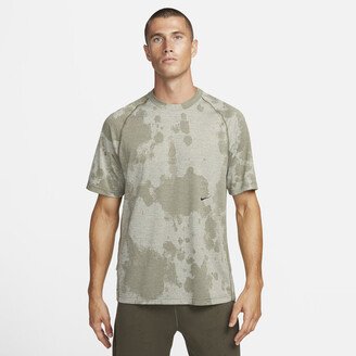 Men's Dri-FIT ADV A.P.S. Engineered Short-Sleeve Fitness Top in Green-AA