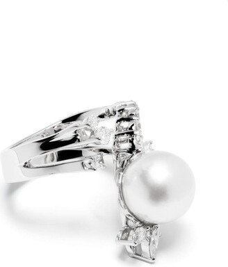 18kt White Gold Diamond And Pearl Ring