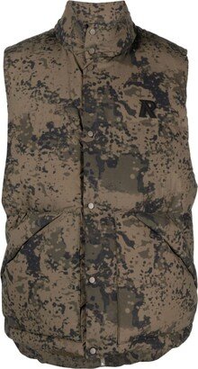 Camouflage-Print Puffer Gilet