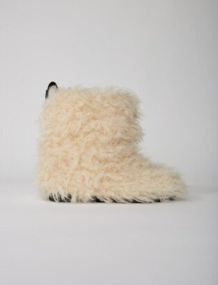 Ankle boots in fake fur