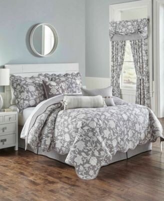 Stencil Vine Reversible Quilt Collection Set