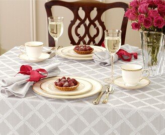 Laurel Leaf Oval Tablecloth 70 x 104