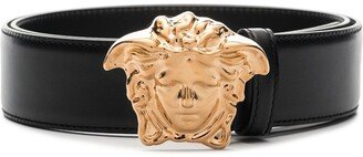 Medusa-plaque buckle-fastening belt