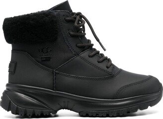 Yose Fluff lace-up boots